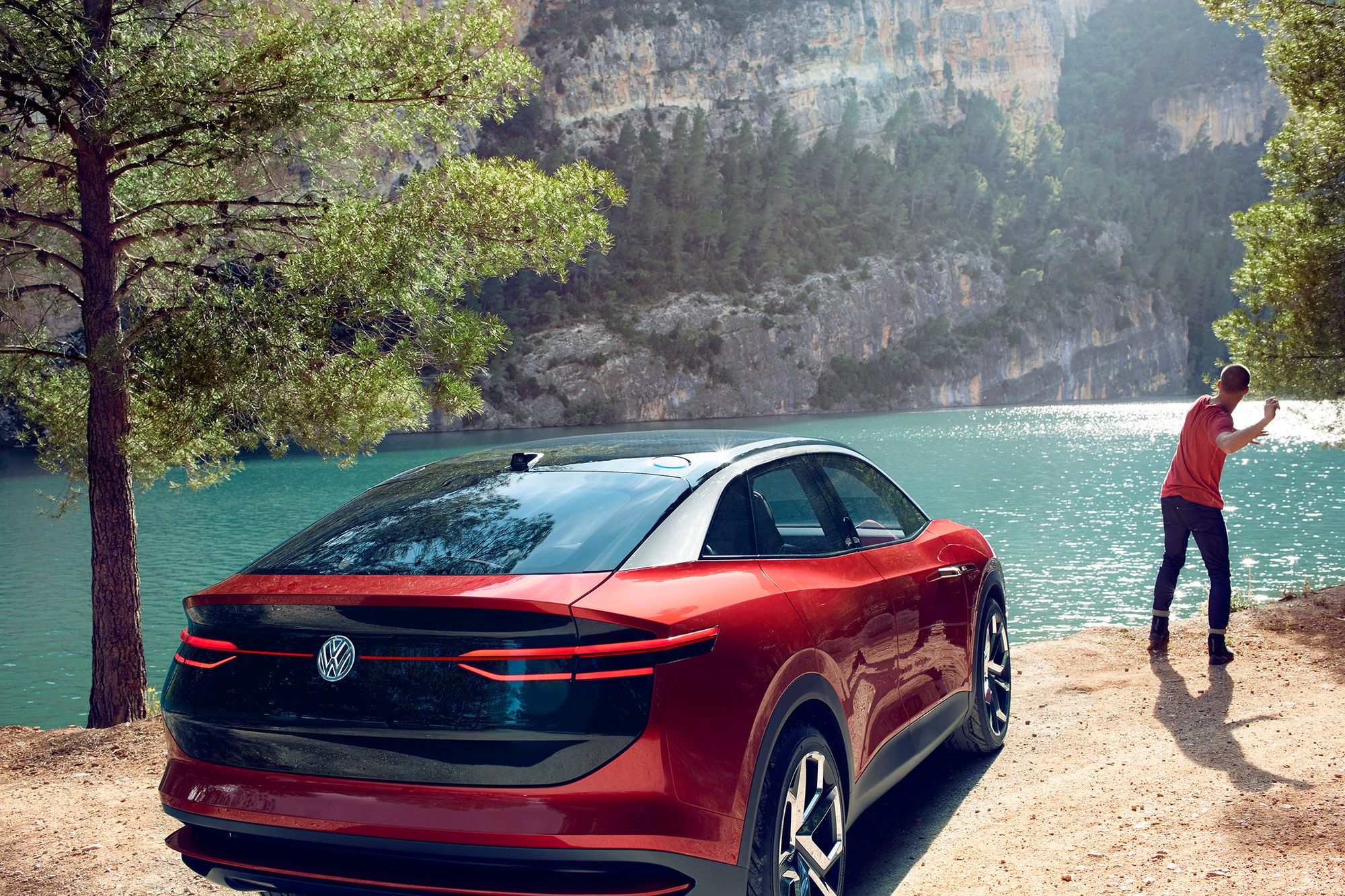 Volkswagen ID. Concept an einem See
